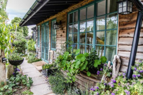 Cozy Garden Studio